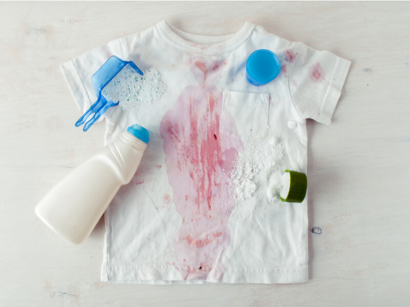Tシャツの汚れ落としの原因と方法をタイプ別に解説 洗濯後の干し方もご紹介 Araou アラオウ