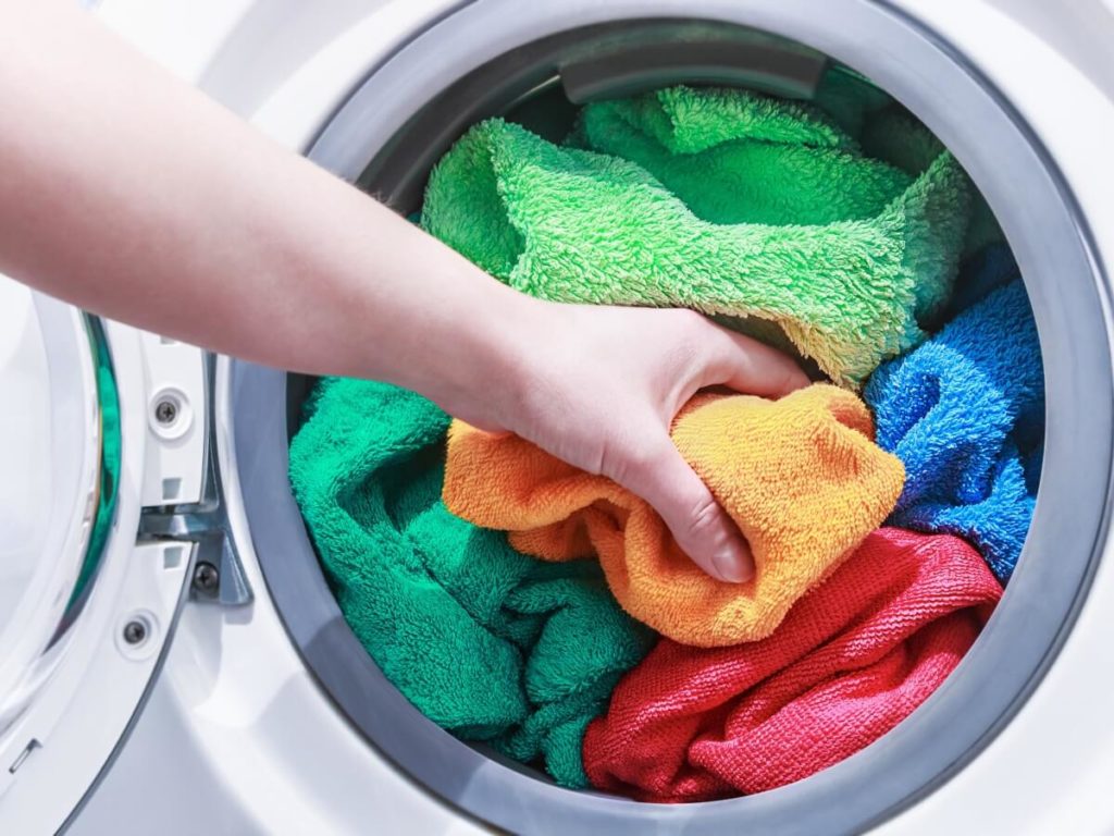 ダニは洗濯で死なない？しっかり除去する方法とおすすめ洗濯機をご紹介！