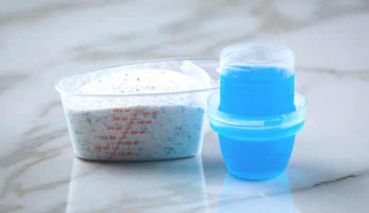 【専門家がわかりやすく解説！】洗濯洗剤・漂白剤の粉末と液体の違いと選び方をご紹介！