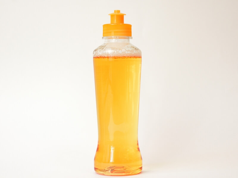 オレンジ色の食器用洗剤