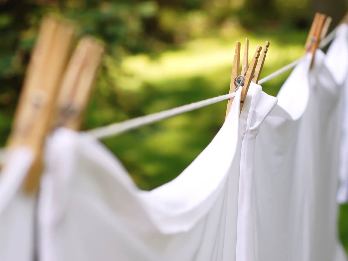 外干しで洗濯物が乾かない その原因としっかり乾かすテクニックとは Araou アラオウ